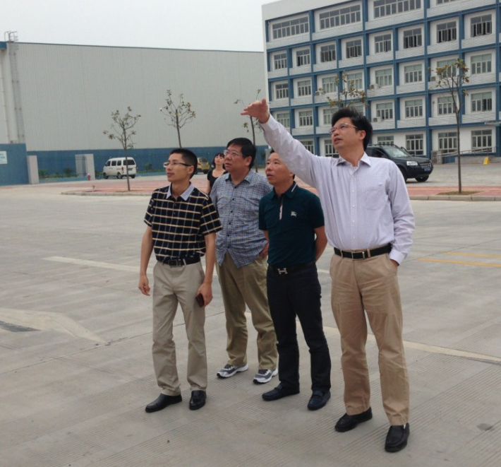 集團董事總裁劉?？疾旌戏蕦殲硣H