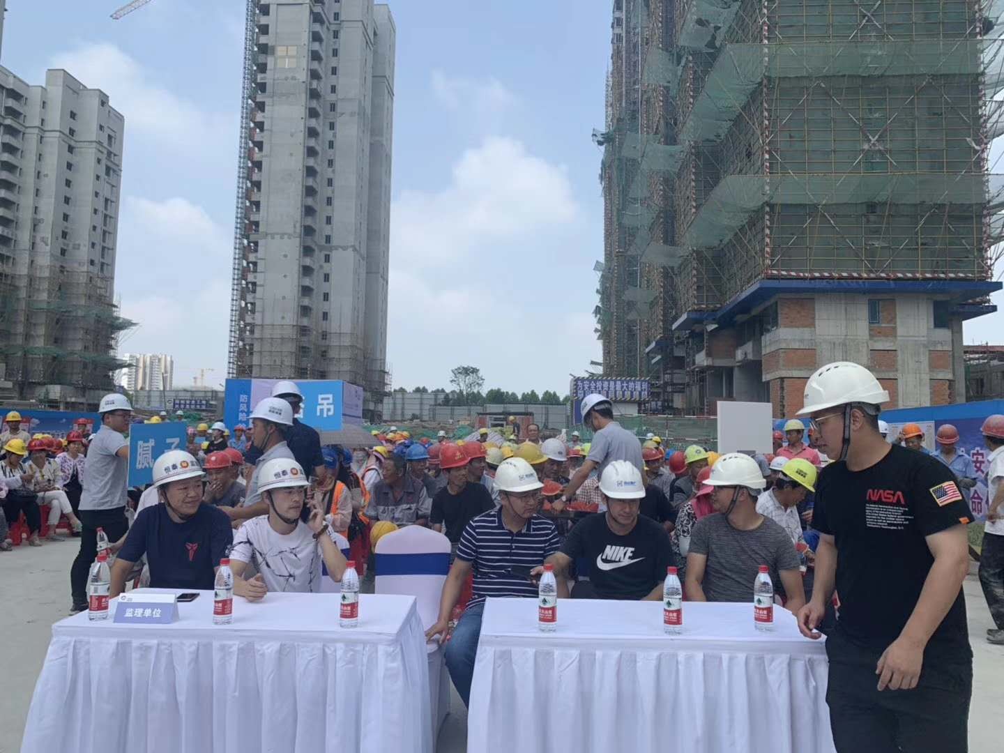 不忘初心，牢記使命 ——八里莊社區(qū)舉行主題黨日活動(dòng)