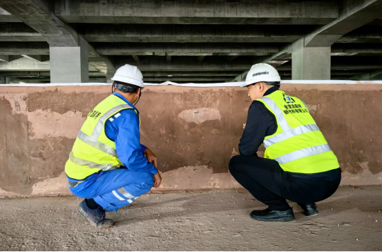 輕質(zhì)流態(tài)固化土試驗(yàn)段澆筑成功，創(chuàng)新研發(fā)推動工程建設(shè)行業(yè)新突破